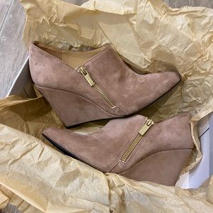 Jessica Simpson Wedgw Booties